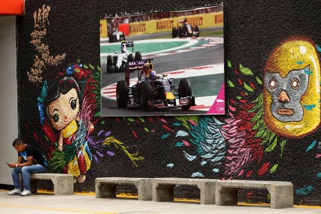 A view of a photography exhibition of the 2015 edition of Mexico s F1 GP outside the Hermanos Rodirguez racetrack before Mexico s Formula One Grand Prix, due to start next 30 October, in Mexico City, Mexico, 27 October 2016. GRAND PRIX FORMULA ONE IN MEXICO !ACHTUNG: NUR REDAKTIONELLE NUTZUNG!  MEX003 20161027-636132078199545253