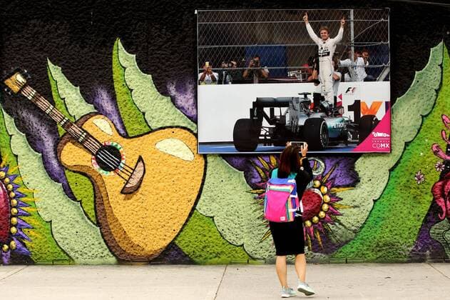A view of a photography exhibition of the 2015 edition of Mexico s F1 GP outside the Hermanos Rodirguez racetrack before Mexico s Formula One Grand Prix, due to start next 30 October, in Mexico City, Mexico, 27 October 2016. GRAND PRIX FORMULA ONE IN MEXICO !ACHTUNG: NUR REDAKTIONELLE NUTZUNG!  MEX003 20161027-636132078229964863
