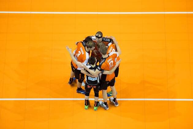 Berlin, Deutschland, 27.10.2016: Volleyball DVV Pokal Achtelfinale Saison 2016 2017 - Berlin Recycling Volleys - United Volleys Rhein Main. Jubel BR Volleys
