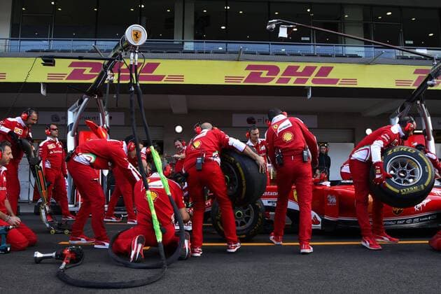 Members of the team of Finnish Driver Kimi Raikkonen, of Ferrari, work in pits prior to Mexico s Formula One Grand Prix at the Autodromo Hermanos Rodriguez in Mexico City, Mexico, 27 October 2016. Mexico s Formula One Grand Prix will start on 30 October at Hermanos Rodriguez racetrack in Mexico City. Mexico s Formula One Grand Prix !ACHTUNG: NUR REDAKTIONELLE NUTZUNG!  MEX426 20161028-636132277355829889