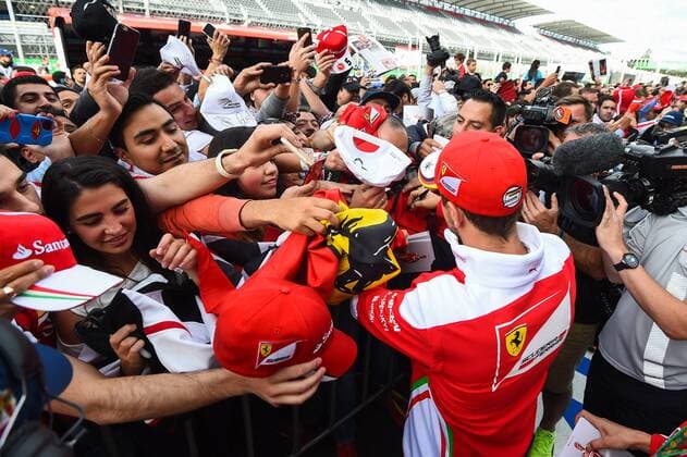 Sebastian Vettel (Scuderia Ferrari) gibt Autogramme, Grosser Preis von Mexiko 2016, Motorsport, Formel 1, 27.10.2016, Mexiko City Copyright: xAndre Eibner-Pressefotox EP_JAE