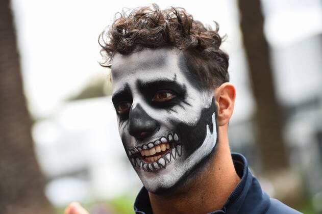 Daniel Ricciardo (Red Bull Racing) mit gemalter Maske, Grosser Preis von Mexiko 2016, Motorsport, Formel 1, 27.10.2016, Mexiko City Copyright: xAndre Eibner-Pressefotox EP_JAE