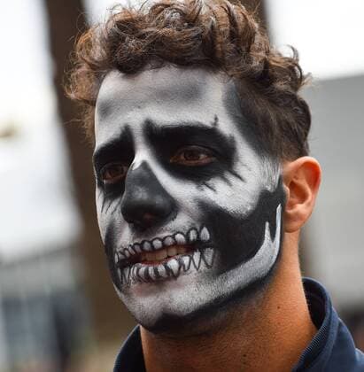 Daniel Ricciardo (Red Bull Racing) mit gemalter Maske, Grosser Preis von Mexiko 2016, Motorsport, Formel 1, 27.10.2016, Mexiko City Copyright: xAndre Eibner-Pressefotox EP_JAE