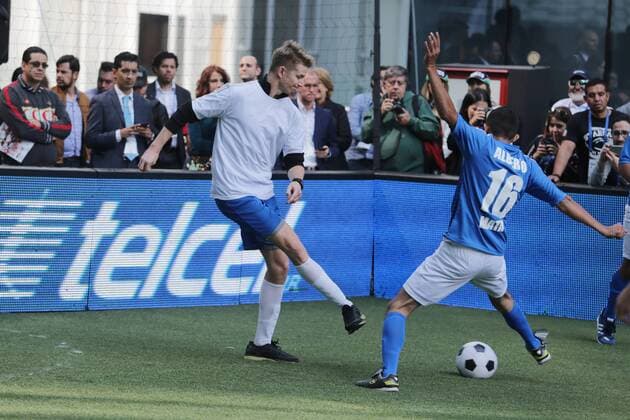 Mexican Grand Prix, Mexico City 27 - 30 October 2016 Nico Hulkenberg (GER) Sahara Force India F1 at a charity football match. Mexican Grand Prix, Wednesday 26th October 2016. Mexico City, Mexico. 26.10.2016. 