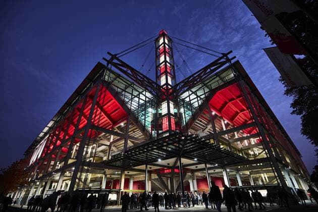 day0}.10.2016, Köln, Deutschland, Fussball DFB Pokal, Zwiete Hauptrunde, 1.FC Köln - TSG 1899 Hoffenheim, Die Pylonen und Oberrangbeleutung des Rhein Energie Stadion leuchten durch neuer LED Technik in Rot und Wei§