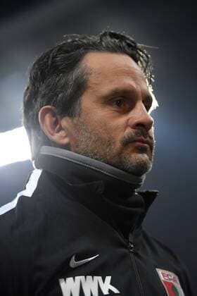 26.10.2016, Fussball DFB Pokal 2016 2017, 2. Runde, FC Bayern München - FC Augsburg, in der Allianz-Arena München. Trainer Dirk Schuster (FC Augsburg) im Flutlicht. 