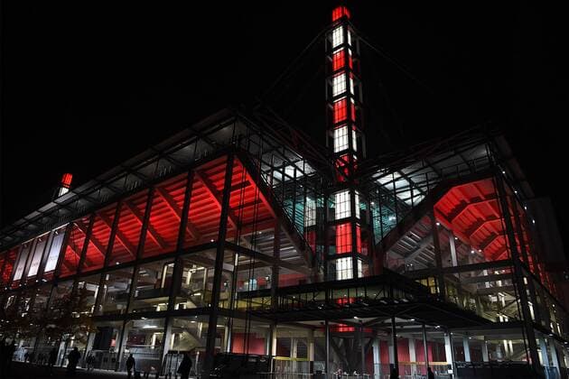 Fußball DFB-Pokal 2. Runde 1. FC Köln - 1899 Hoffenheim am 26.10.2016 im RheinEnergieStadion in Köln Rot-weß beleuchtete Außenansicht des RheinEnergieStadions in Köln. xRx