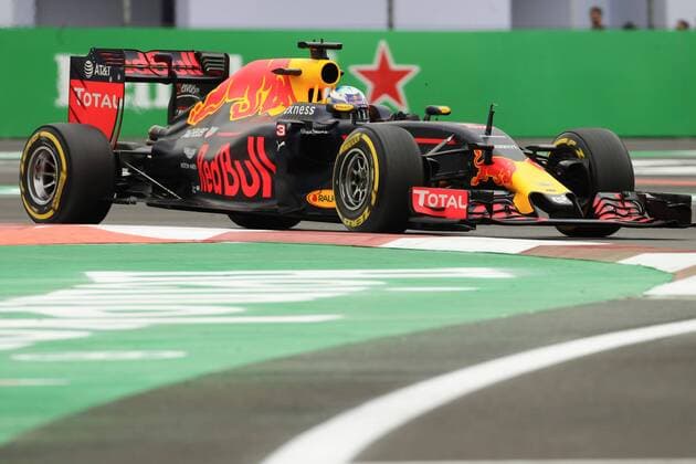 Australian driver Daniel Ricciardo from Red Bull Racing in action during the free practice of Mexico s Formula One Grand Prix at Hermanos Rodriguez racetrack in Mexico City, Mexico, 28 October 2016. The competition will be held next Sunday 30 October. EFE Jose Mendez FREE PRACTICE AT MEXICO S FORMULA ONE GRAND PRIX !ACHTUNG: NUR REDAKTIONELLE NUTZUNG!  MEX001 20161028-636132803422967961