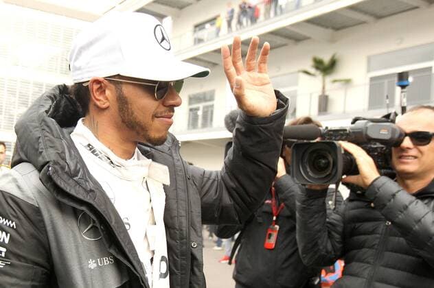 British driver Lewis Hamilton from Mercedes during the free practice of Mexico s Formula One Grand Prix at Hermanos Rodriguez racetrack in Mexico City, Mexico, 28 October 2016. The competition will be held next Sunday 30 October. FREE PRACTICE AT MEXICO S FORMULA ONE GRAND PRIX !ACHTUNG: NUR REDAKTIONELLE NUTZUNG!  MEX001 20161028-636132825087551590