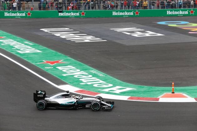 Motorsports: FIA Formula One World Championship WM Weltmeisterschaft 2016, Grand Prix of Mexico, 44 Lewis Hamilton (GBR, Mercedes AMG Petronas Formula One Team), xHOCHxZWEIx