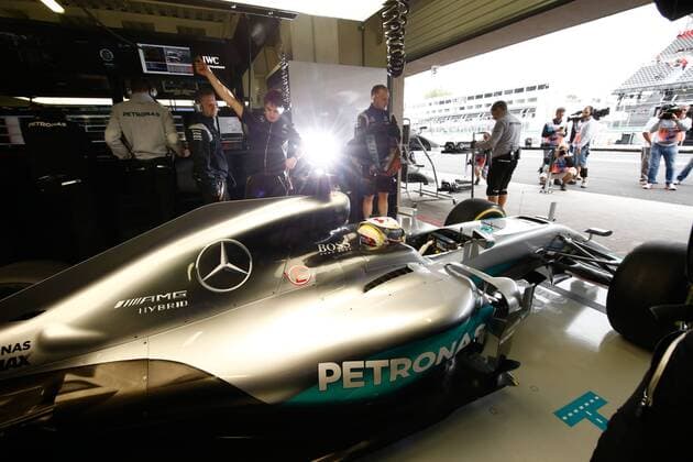 Motorsports: FIA Formula One World Championship WM Weltmeisterschaft 2016, Grand Prix of Mexico, 44 Lewis Hamilton (GBR, Mercedes AMG Petronas Formula One Team), xHOCHxZWEIx