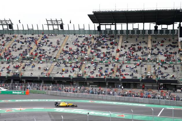 Motorsports: FIA Formula One World Championship WM Weltmeisterschaft 2016, Grand Prix of Mexico, 20 Kevin Magnussen (DEN, Renault Formula 1 Team), xHOCHxZWEIx