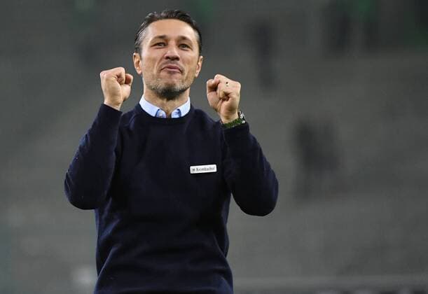 28.10.2016, xjhx, Fussball 1. Bundesliga, Borussia Moenchengladbach - Eintracht Frankfurt, emspor, v.l. Trainer Niko Kovac (Eintracht Frankfurt)t bedankt bedanken sich bei den Fans Moenchengladbach