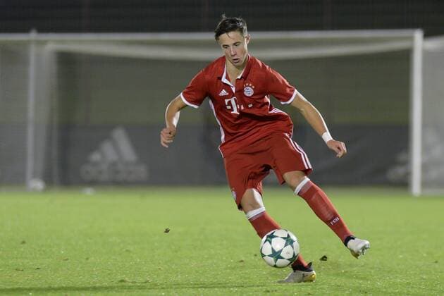 v.li.: Marco Friedl (FC Bayern München, FCB, 3) Freisteller, Einzelbild, Aktion, Action, Fussball, A-Junioren Bundesliga Süd Südwest, FC Bayern München - FC Ingolstadt 04, xslx
