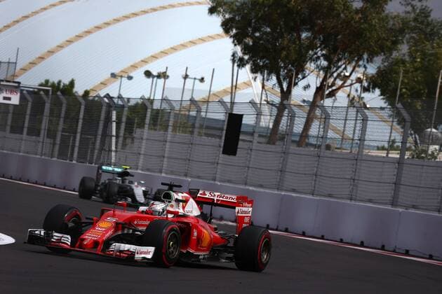 Mexican Grand Prix, Mexico City 27 - 30 October 2016 28.10.2016 - Free Practice 2, Sebastian Vettel (GER) Scuderia Ferrari SF16-H and Nico Rosberg (GER) Mercedes AMG F1 W07 Hybrid 