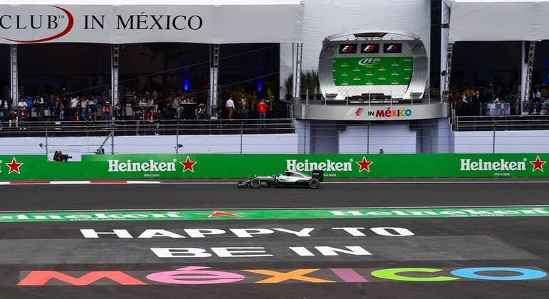 Nico Rosberg (Mercedes AMG Petronas Formula One Team) mit Mexiko Schriftzug im Vordergrund, Grosser Preis von Mexiko 2016, Motorsport, Formel 1, 28.10.2016, Mexiko City Copyright: xAndre Eibner-Pressefotox EP_AND