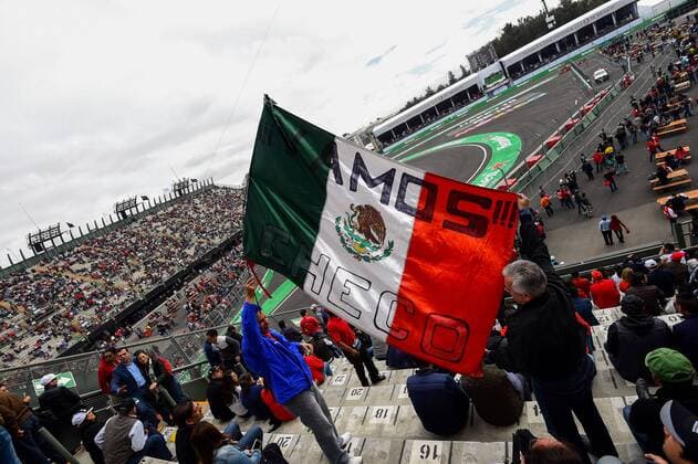 Mexikanische Fans mit Nationalflagge, Grosser Preis von Mexiko 2016, Motorsport, Formel 1, 28.10.2016, Mexiko City Copyright: xAndre Eibner-Pressefotox EP_AND