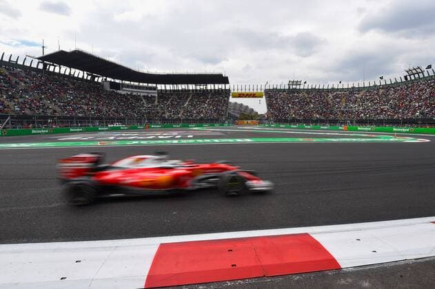 Sebastian Vettel (Scuderia Ferrari) mit Stadion im Hintergrund, Grosser Preis von Mexiko 2016, Motorsport, Formel 1, 28.10.2016, Mexiko City Copyright: xAndre Eibner-Pressefotox EP_JAE