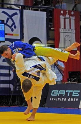 Judo, Bundesliga Finale in Hamburg Halbfinale beim Bundesliga-Finale der Männer in Hamburg: Varlam Liparteliani (KSV Esslingen), Silbermedaillengewinner bei den Olympischen Spielen von Rio de Janeiro 2016, im Duell gegen Karl-Richard Frey vom TSV Großhadern (weißer Dress) in der Klasse bis 100 Kilogramm.