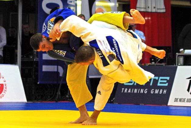 Judo, Bundesliga Finale in Hamburg Halbfinale beim Bundesliga-Finale der Männer in Hamburg: Varlam Liparteliani (KSV Esslingen), Silbermedaillengewinner bei den Olympischen Spielen von Rio de Janeiro 2016, im Duell gegen Karl-Richard Frey vom TSV Großhadern (weißer Dress) in der Klasse bis 100 Kilogramm.