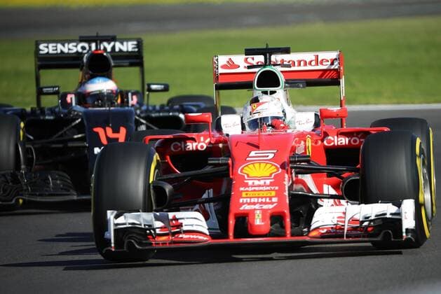 German driver Sebastian Vettel from Ferrari (R) and Spanish Fernando Alonso from McLaren in action during the third free practice of Mexico s Formula One Grand Prix at Hermanos Rodriguez racetrack in Mexico City, Mexico, 29 October 2016. MEXICO S FORMULA ONE GRAND PRIX !ACHTUNG: NUR REDAKTIONELLE NUTZUNG!  MEX 20161029-636133659348162383