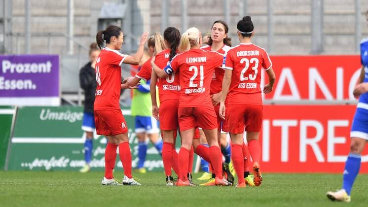 Jubel, Freuen, celebrate, happy, cheer , Goal Celebration SGS Essen , Team , 1:0, Allianz Frauen-Bundesliga : SGS Essen - SC Sand, xmkx
