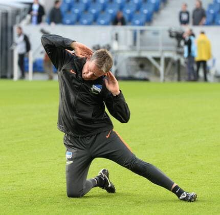 Fussball, Herren, 2016 2017, 1. Bundesliga (9. Spieltag), TSG 1899 Hoffenheim - Hertha BSC, Co-Trainer Rainer Widmayer (Hertha BSC) bei der Erwärmung, Aufwärmen, 30.10. 2016,