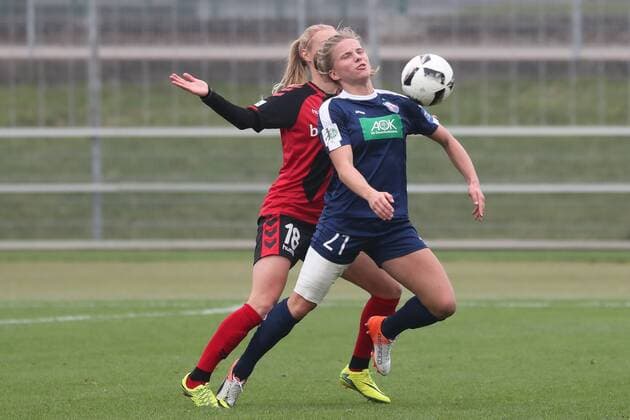 v.li.: Sarah Puntigam (Freiburg, 18), Tabea Kemme (Potsdam, 21), Zweikampf, Duell, duel, tackle, tackling, Dynamik, Action, Aktion, Fussball, Allianz Frauen-Bundesliga, SC Freiburg - 1. FFC Turbine Potsdam, xozx