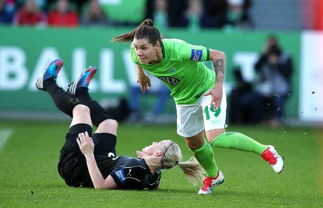13 Marith Priessen (1. FFC Frankfurt), 19 Ramona Bachmann (VfL Wolfsburg)