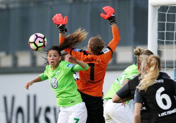 7 Sara Bjoerk Gunnarsdottir (VfL Wolfsburg), 1 Desiree Schumann (1. FFC Frankfurt)