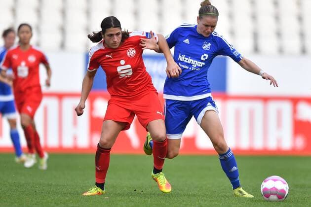 Zweikampf Charline Hartmann (SGS Essen) (13) Diane Caldwell (SC Sand) (5), Allianz Frauen-Bundesliga : SGS Essen - SC Sand, xmkx