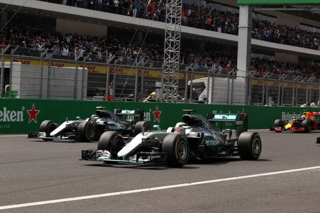 Mexican Grand Prix, Mexico City 27 - 30 October 2016 30.10.2016 - Race, Nico Rosberg (GER) Mercedes AMG F1 W07 Hybrid and Lewis Hamilton (GBR) Mercedes AMG F1 W07 Hybrid 