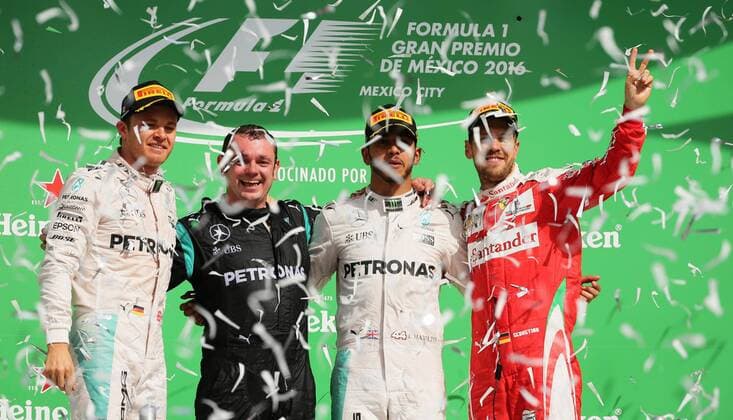 British driver Lewis Hamilton (2R), first qualified, German Nico Rosberg (L), second qualified, and German Sebastian Vettel, (R) third qualified celebrate with Mercedes Benz coordinatior Tony Walton after Mexico s Formula One Grand Prix, held at Autodromo Hermanos Rodriguez, in Mexico City, Mexico, 30 October 2016. Mexico s Formula One Grand Prix !ACHTUNG: NUR REDAKTIONELLE NUTZUNG!  MEX134 20161030-636134653194443527