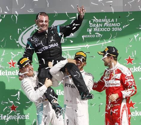 British driver Lewis Hamilton (2R), first qualified, German Nico Rosberg (L), second qualified, and German Sebastian Vettel, (R) third qualified, celebrate with Mecedes Benz coordinator Tony Walton (up) after Mexico s Formula One Grand Prix, held at Autodromo Hermanos Rodriguez, in Mexico City, Mexico, 30 October 2016. Mexico s Formula One Grand Prix !ACHTUNG: NUR REDAKTIONELLE NUTZUNG! MEX134 20161031-636134696716656072