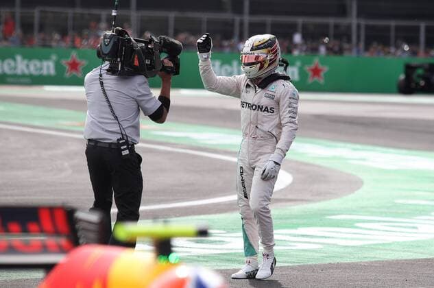 British driver Lewis Hamilton (R) from Mercedes after winning Mexico s Formula One Grand Prix at Autodromo Hermanos Rodriguez, in Mexico City, Mexico, 30 October 2016. Mexico s Formula One Grand Prix !ACHTUNG: NUR REDAKTIONELLE NUTZUNG!  MEX134 20161031-636134707593745491