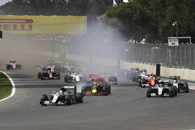 Lewis Hamilton en cabeza de carrera. F1 Grand Prix of Mexico at Hermanos Rodriguez circuit. In this picture, Lewis Hamilton leads the race. xRUBIOx  RV RACING PRESS