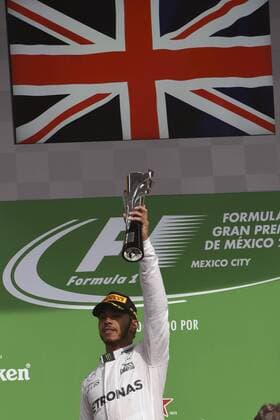 Lewis Hamilton . F1 Grand Prix of Mexico at Hermanos Rodriguez circuit. In this picture, Lewis Hamilton celebrates victory at the podium. xRUBIOx  RV RACING PRESS