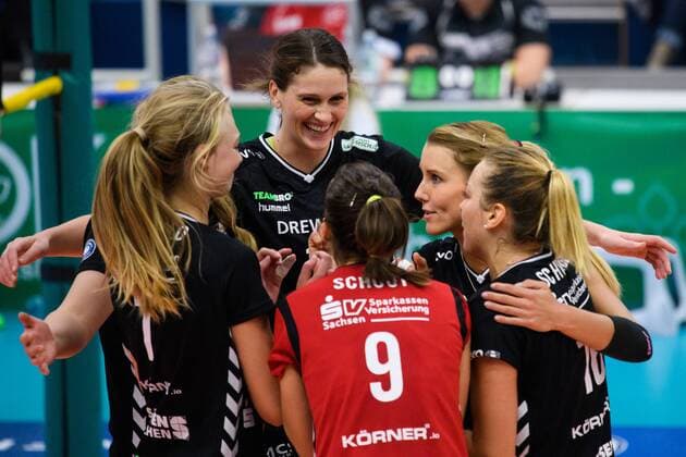 30.10.2016, Halle Berg Fidel, Muenster Volleyball, Bundesliga Frauen, Normalrunde, USC Münster Muenster vs. Dresdner SC Jubel Dominika Strumilo ( 7 Dresden), Elizabeth Ann Mc Mahon ( 14 Dresden), Myrthe Schoot ( 9 Dresden), Mareen Apitz ( 2 Dresden), Katharina Schwabe ( 16 Dresden)