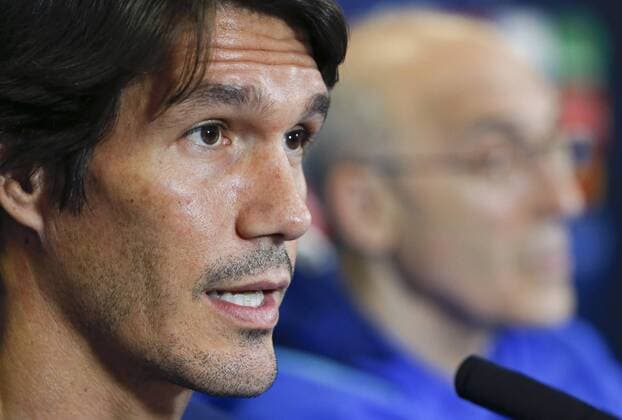 FC Rostov s Spanish midfielder Cesar Navas (L) and Austrian head coach Ivan Daniliants (R) during the press conferende held at Vicente Calderon s stadium in Madrid, Spain on 31 October 2016 on the eve of their UEFA Champions League match against Atletico Madrid. FC Rostov s press conference PK Pressekonferenz !ACHTUNG: NUR REDAKTIONELLE NUTZUNG!  20161031-636135341588391066