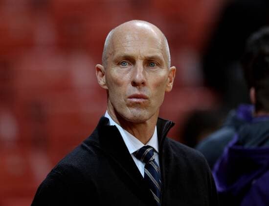 Fußball, Trainerhistorie Swansea City von 1947 bis heute Bob Bradley head manager of Swansea City during the Premier League match at the Bet 365 Stadium, Stoke on Trent. Picture date: October 31st, 2016. Pic Simon Bellis Sportimage EDITORIAL USE ONLY. No use with unauthorised audio, video, data, fixture lists, club league logos or live services. Online in-match use limited to 120 images, no video emulation. No use in betting, games or single club league player publications.