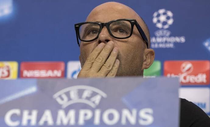 Head coach of Sevilla FC, Jorge Sampaoli, gives a press conference PK Pressekonferenz following a training session in Sevilla, Spain, 01 November 2016. Sevilla FC will face GNK Dinamo Zagreb in a UEFA Champions League groups stage soccer match at the Sanchez Pizjuan stadium on 02 November. Sevilla FC press conference !ACHTUNG: NUR REDAKTIONELLE NUTZUNG!  GRA102 20161101-636136081430109015