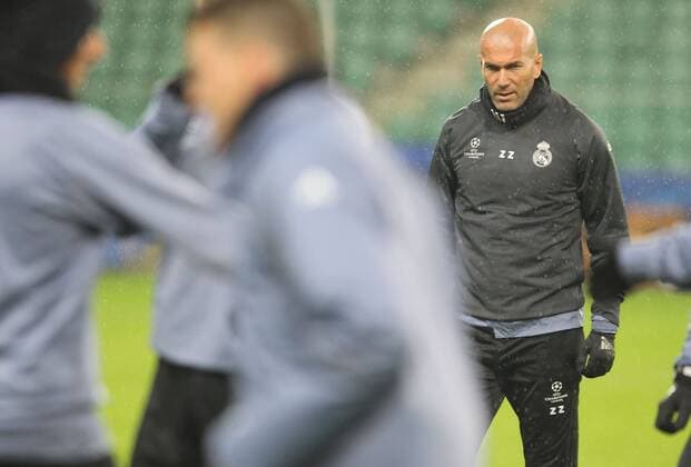 WARSZAWA 01.11.2016 PILKA NOZNA LIGA MISTRZOW LEGIA WARSZAWA REAL MADRYT TRANING UEFA CHAMPIONS LEAGUE TRENING SESION BEFORE GAME LEGIA VS REAL NZ. Zinedine ZIDANE  IMG_1062