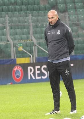 WARSZAWA 01.11.2016 PILKA NOZNA LIGA MISTRZOW LEGIA WARSZAWA REAL MADRYT TRANING UEFA CHAMPIONS LEAGUE TRENING SESION BEFORE GAME LEGIA VS REAL NZ. Zinedine ZIDANE  IMG_1064
