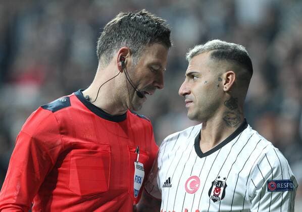 UEFA Champions League Group B match between Besiktas and Napoli at Vodafone Arena in Istanbul , Turkey ,November 01 , 2016. Final Score : Besiktas 1 - Napoli 1 Pictured : Ricardo Quaresma of Besiktas and Referee Mark Clattenburg. 