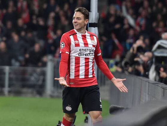 Bilder des Tages - SPORT 01.11.2016, Fussball UEFA Champions League 2016 17, Vorrunde, 4. Spieltag, PSV Eindhoven - FC Bayern Muenchen, ubel Santiago Arias (PSV Eindhoven)