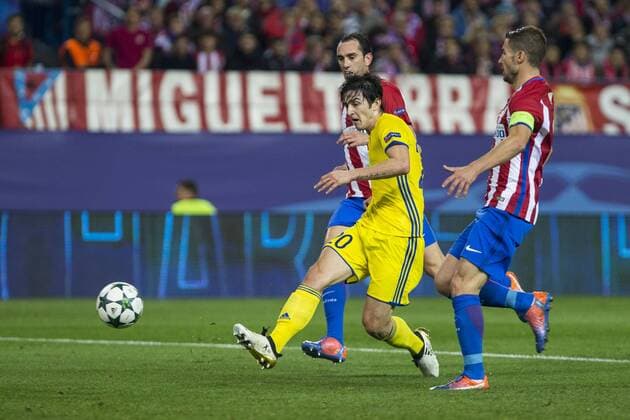 FC Rostov s Sardar Azmoun Diego Godin Gabi Fernandez during the match of UEFA Champions League between Atletico de Madrid and FC Rostov, at Vicente Calderon Stadium, Madrid, Spain. November 01, 2016.  (20161101014)