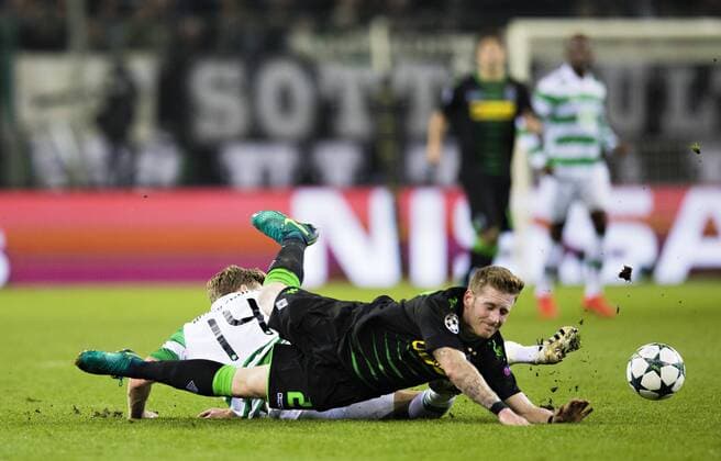 Mönchengladbach, 01.11.2016, Borussia Park Andre Hahn (BMG) im Duell VfL Borussia Mönchengladbach - Celtic Glasgow mm