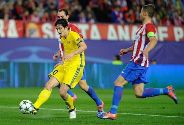 FC Rostov Forward, Sardar Azmoun, number 20 celebrates after scoring a goal (1,1). Round 4 of the CHAMPIONS league, soccer match between Atletico de Madrid - FC Rostov at the Vicente Calderon estadium, Madrid - Spain by November 1, 2016. FC Sevilla vs Dynamo Kiew - Football Champions League  xGregorioxLopezx x SOCCERxSPAINx