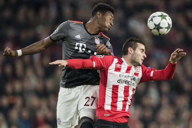 Bilder des Tages - SPORT (L-R) David Alaba of Bayern Munich, Gaston Pereiro of PSVduring the UEFA Champions League group D match between PSV Eindhoven and Bayern Munich on November 1, 2016 at the Philips stadium in Eindhoven, The Netherlands. PSV v Bayern Munich UEFA Champions League 2016 2017 xVIxGerritxvanxKeulenxIVx 6506241