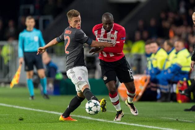Eindhoven, Netherlands 01.11.2016, UEFA Champions League - 2016 17 Season, Group D - Matchday 4, PSV Eindhoven - FC Bayern Muenchen, Joshua Kimmich (FCB) gegen Jetro Willems (PSV) ( DeFodi001